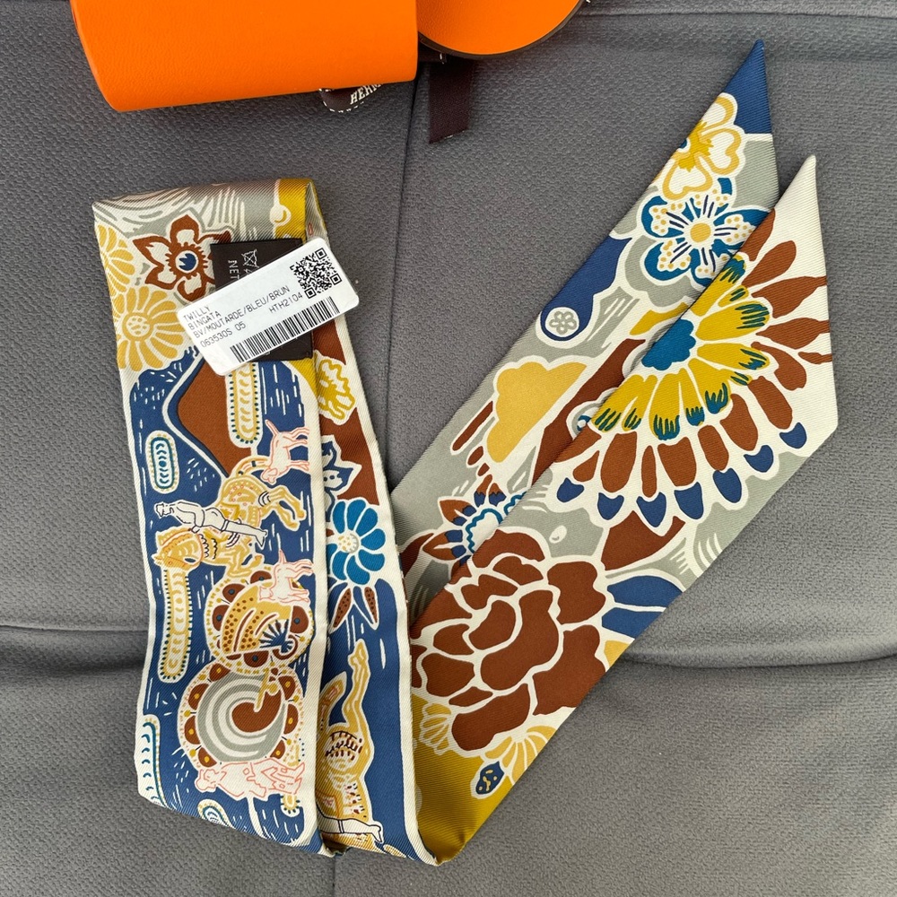 Authentic Hermes Twilly Bingata new with tag